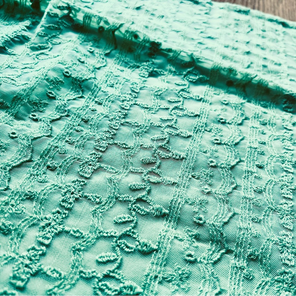 CHICOS LIME EMBROIDERED TANK - Picture 3 of 4